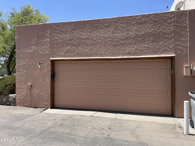 Building Photo - 710 N Resler Dr