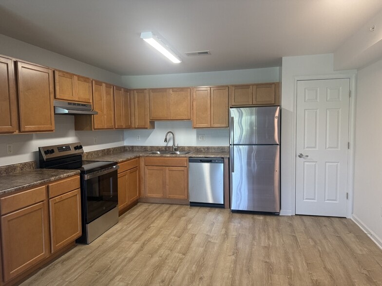 NEW Stainless Steel appliances - The Pointe of Stoneybrook