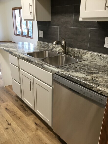 Dishwasher - 2305 Parmenter St