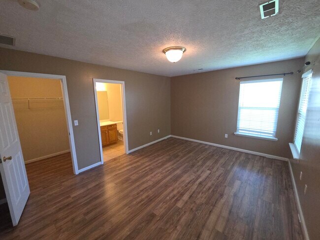 Building Photo - 209 Lucille Dr