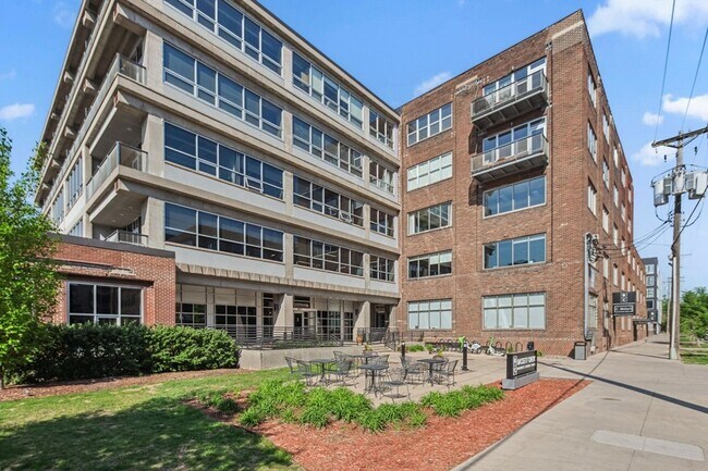 Building Photo - 901 N 3rd St