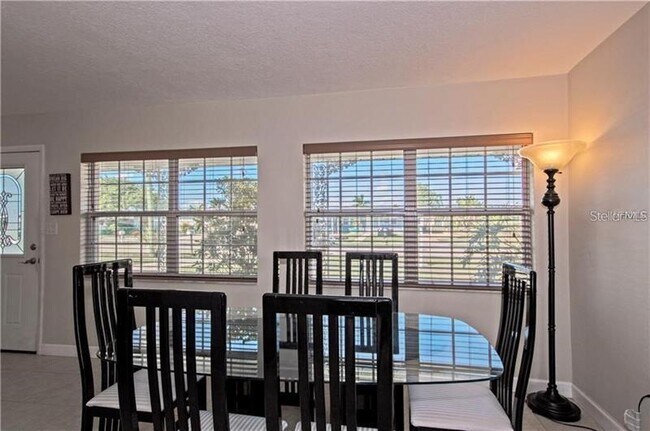 Building Photo - 540 Lindley Terrace