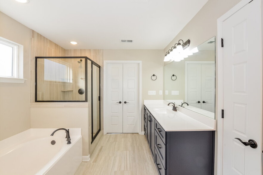 Building Photo - 3821 Dawnwood Cir W