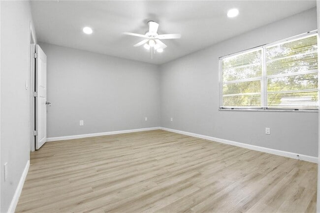 Building Photo - 14113 Village Terrace Dr