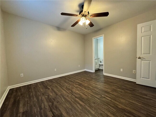 Building Photo - 204 Park Pl