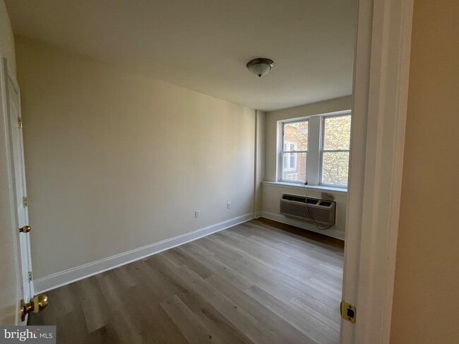 Building Photo - 740 Vernon Rd