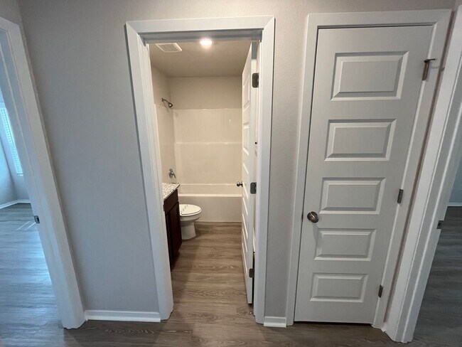Building Photo - Available Now: Newer 4 Bed, 2 Bath Home in Pea Ridge – Modern Living Awaits!