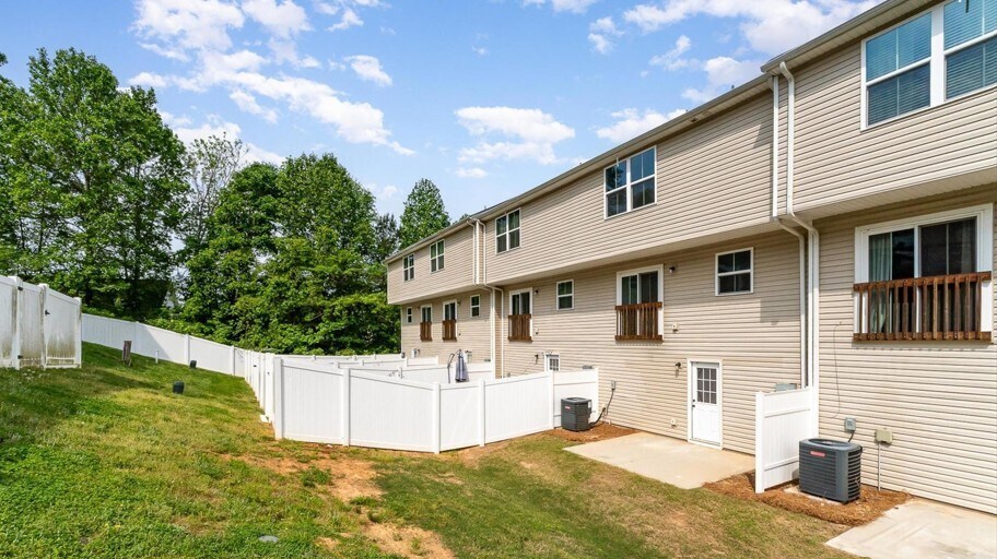 Building Photo - 2611 McCurdy Trl