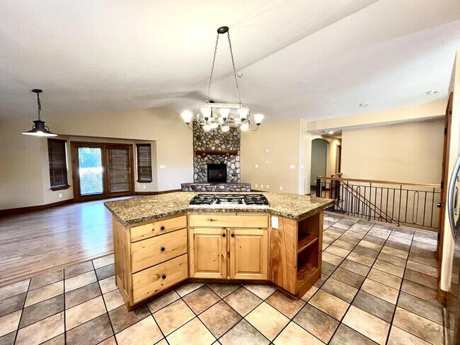 Primary Photo - 6363 Murray Bluffs Dr