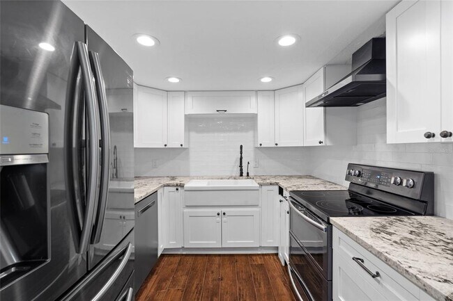 Building Photo - 470 3rd St S