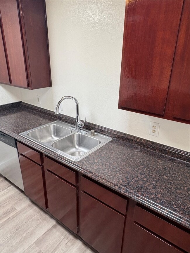 Building Photo - 2323 Whitesands Dr