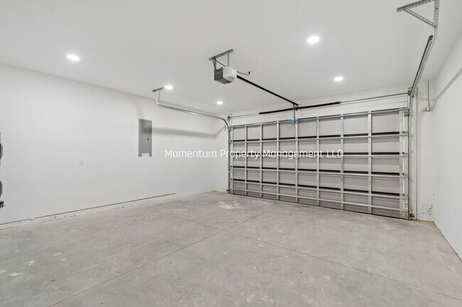 Building Photo - 6401 S Richard Ave