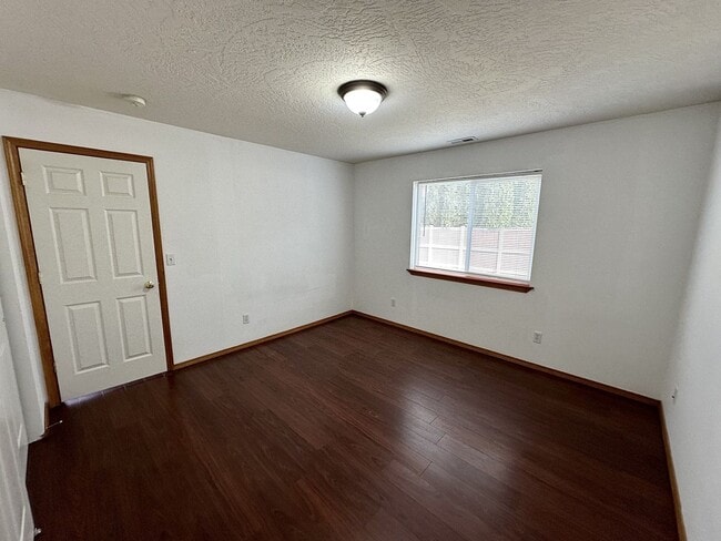 Building Photo - Welcome to Your New Home in West Pasco!