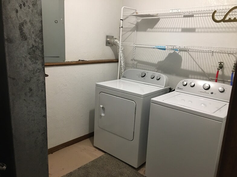 Laundry in unit - 723 S College St