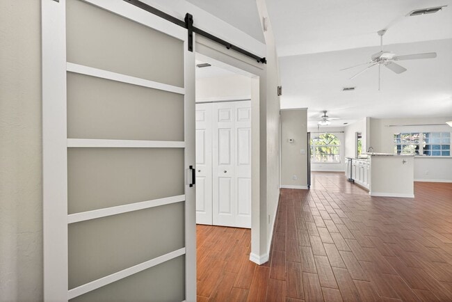 Building Photo - 2 Bedroom 2 bath Oversized Duplex with 2 Car Garage