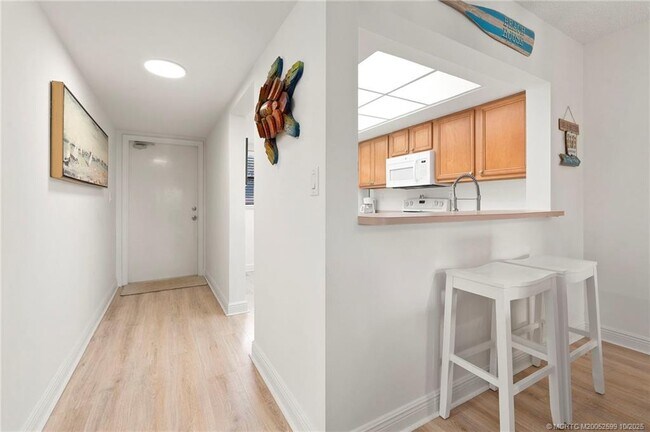 Building Photo - 10310 S Ocean Dr