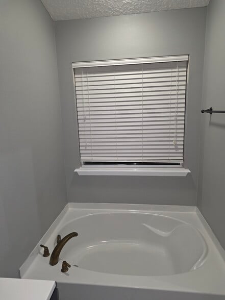 Building Photo - 1334 Camp Ridge Ln