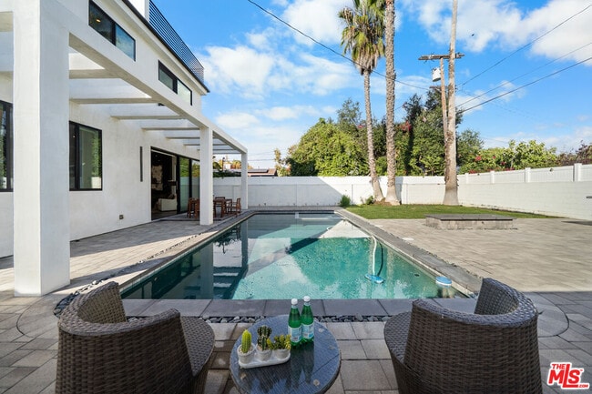 Building Photo - 5812 Willis Ave