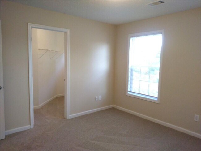 Building Photo - 131 Peachtree Glen Dr