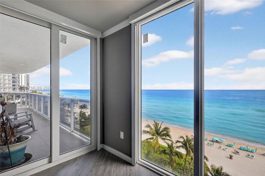 Building Photo - 16711 Collins Ave