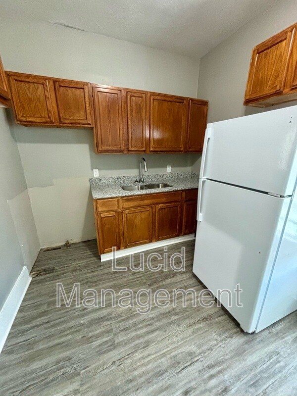 Building Photo - 1214 Dresden Ave