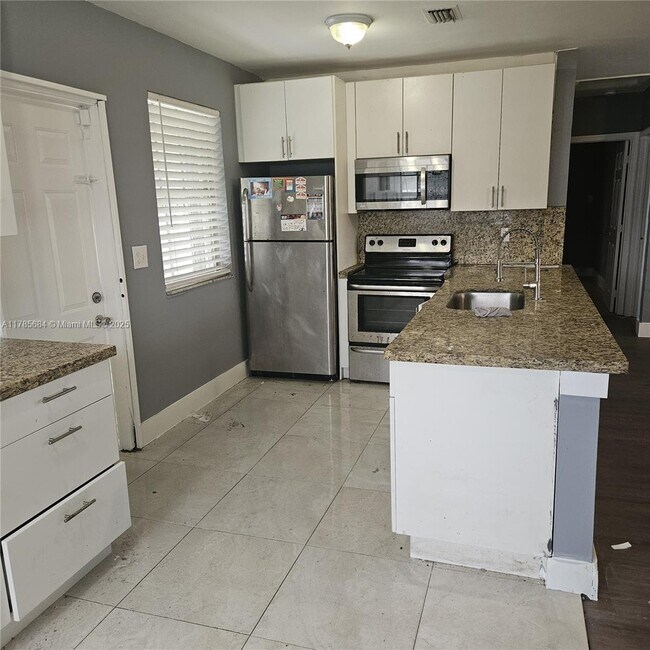 Primary Photo - 16115 NW 42nd Ave
