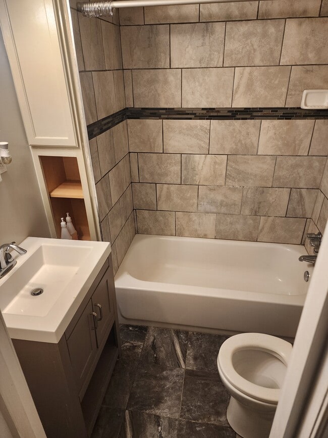 Building Photo - 1235 Simms Pl NE