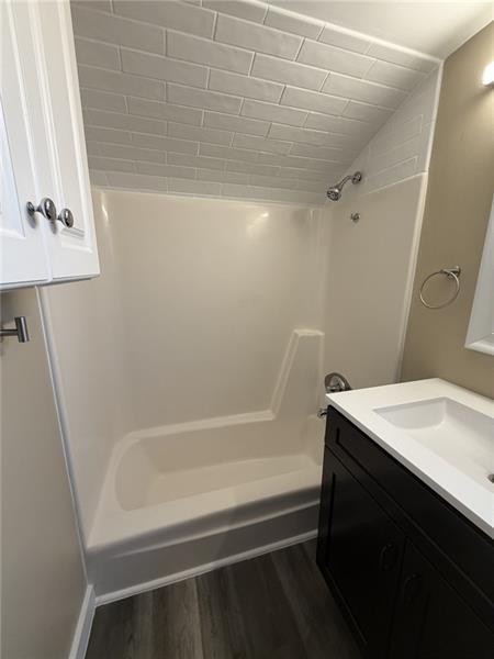 Building Photo - 1154 Eisenhower Dr