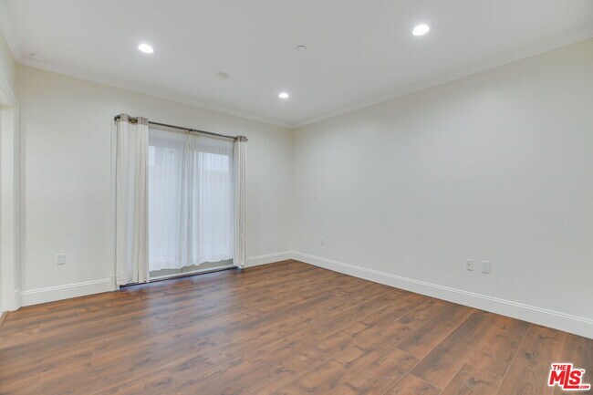 Building Photo - 918 S Wooster St