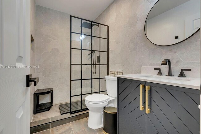 Building Photo - 1583 Eastlake Way