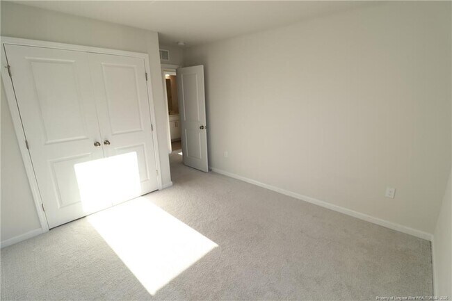 Building Photo - 5711 Woodlawn Dr