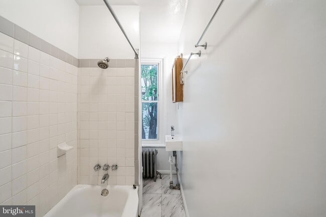 Building Photo - 455 Ripka St