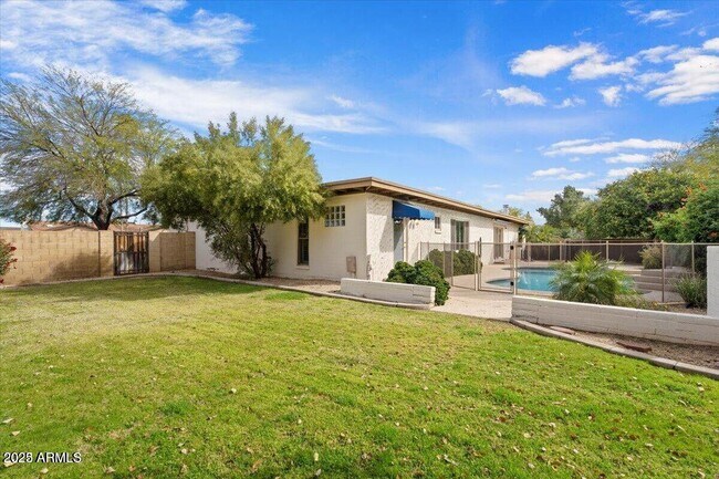 Primary Photo - 5345 E Crocus Dr