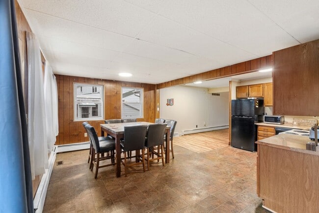 Building Photo - Single family Walking distance to UofD; Av...