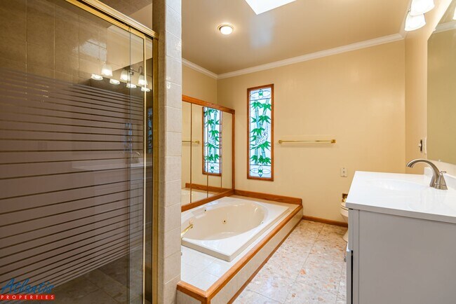 Building Photo - Beautiful Home | Desirable Location