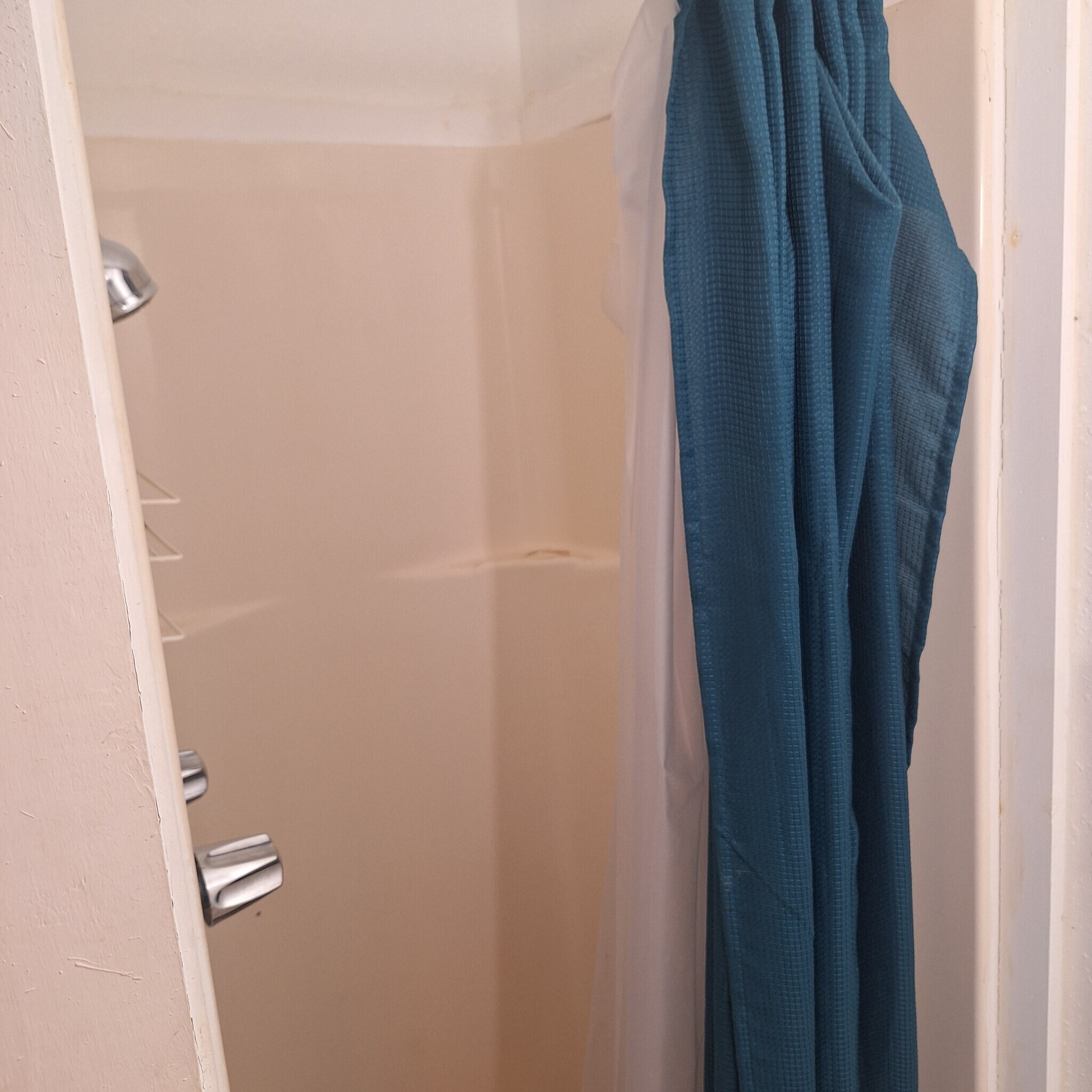 Building Photo - 910 Adele St