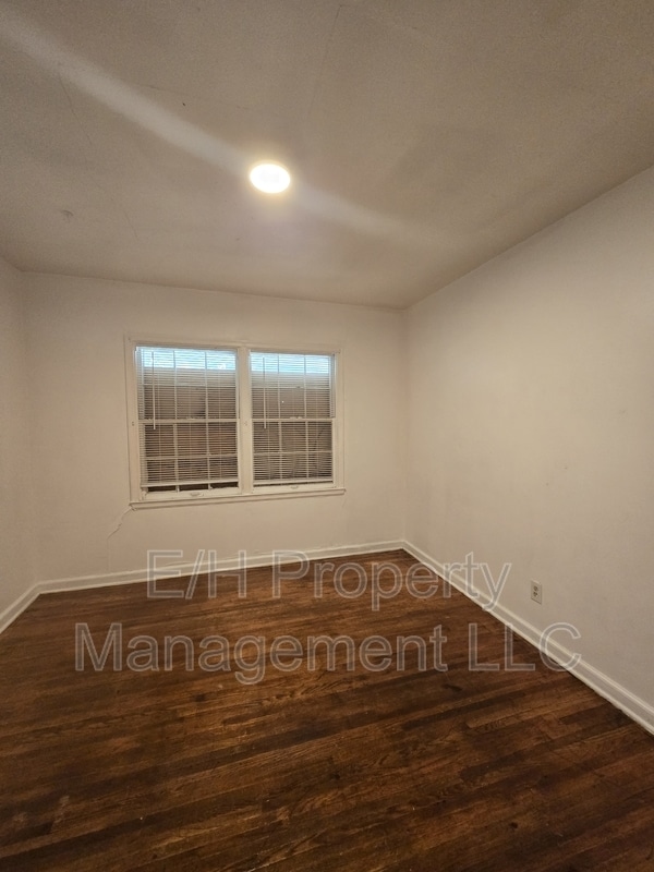 Building Photo - 528 S Glendale St