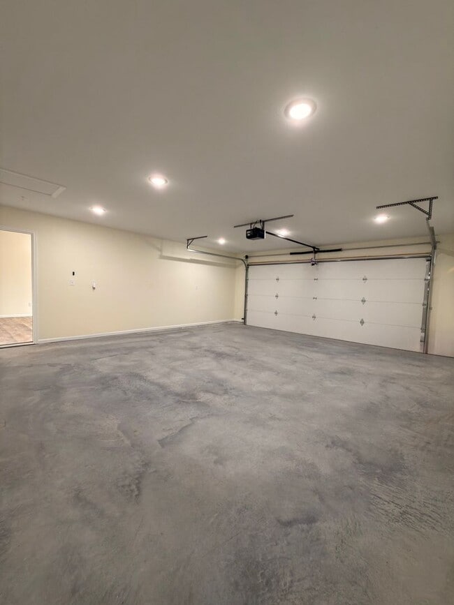 Building Photo - 3032-MF3-E4