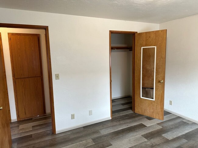 Building Photo - Cute 3-bedroom, 1-bathroom house in Springfield!