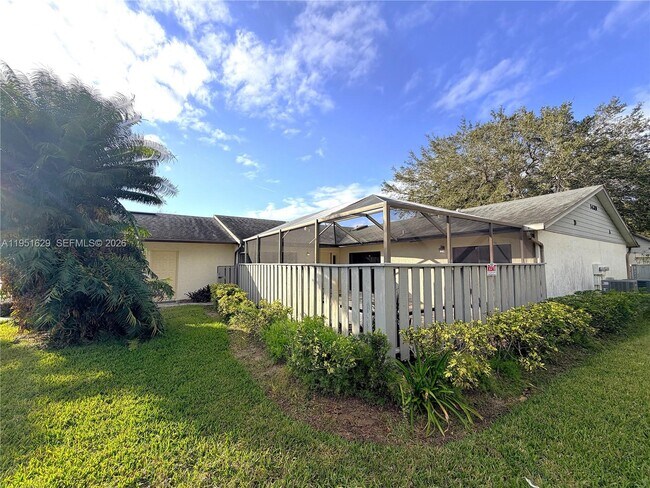 Building Photo - 1439 Captains Walk