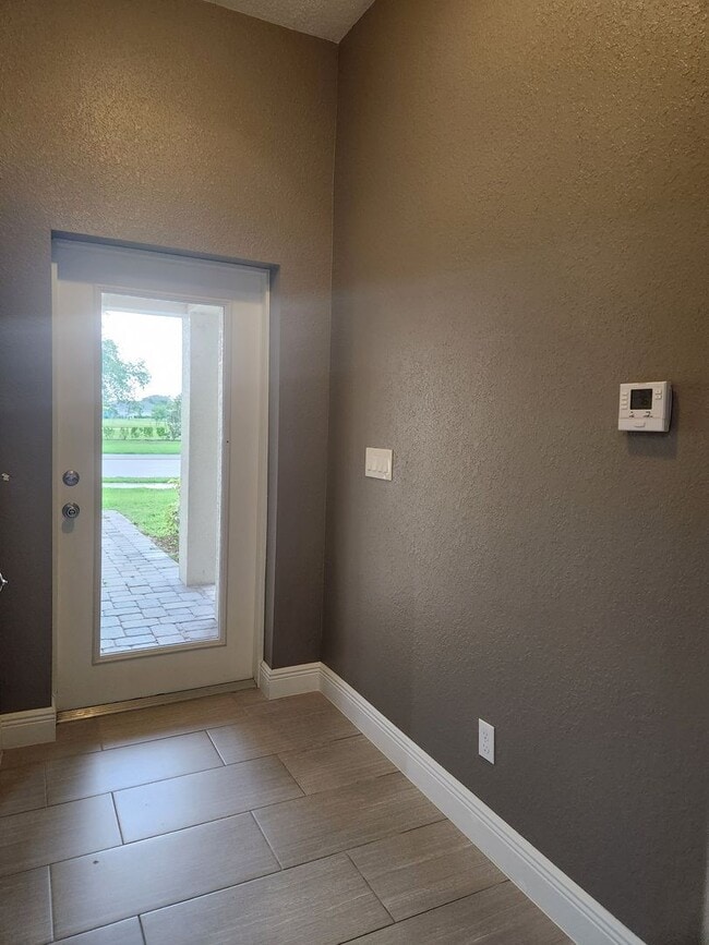 Building Photo - Duplex for rent