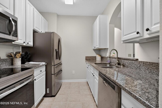 Building Photo - 7801 Point Meadows Dr