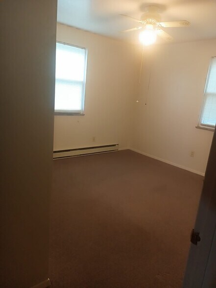 Building Photo - 655 Portis St