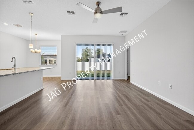 Building Photo - 813 Clifton Rd SE