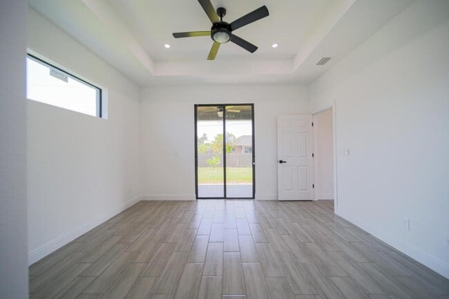 Building Photo - 422 Kismet Pkwy E