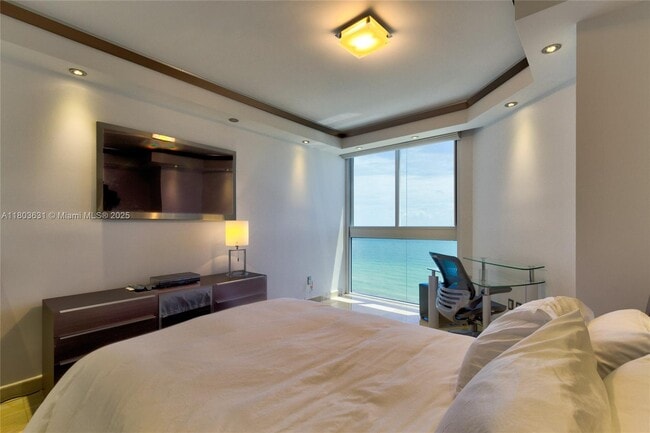 Building Photo - 4775 Collins Ave