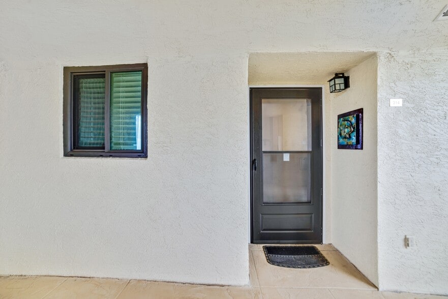 Building Photo - 5915 Sea Ranch Dr