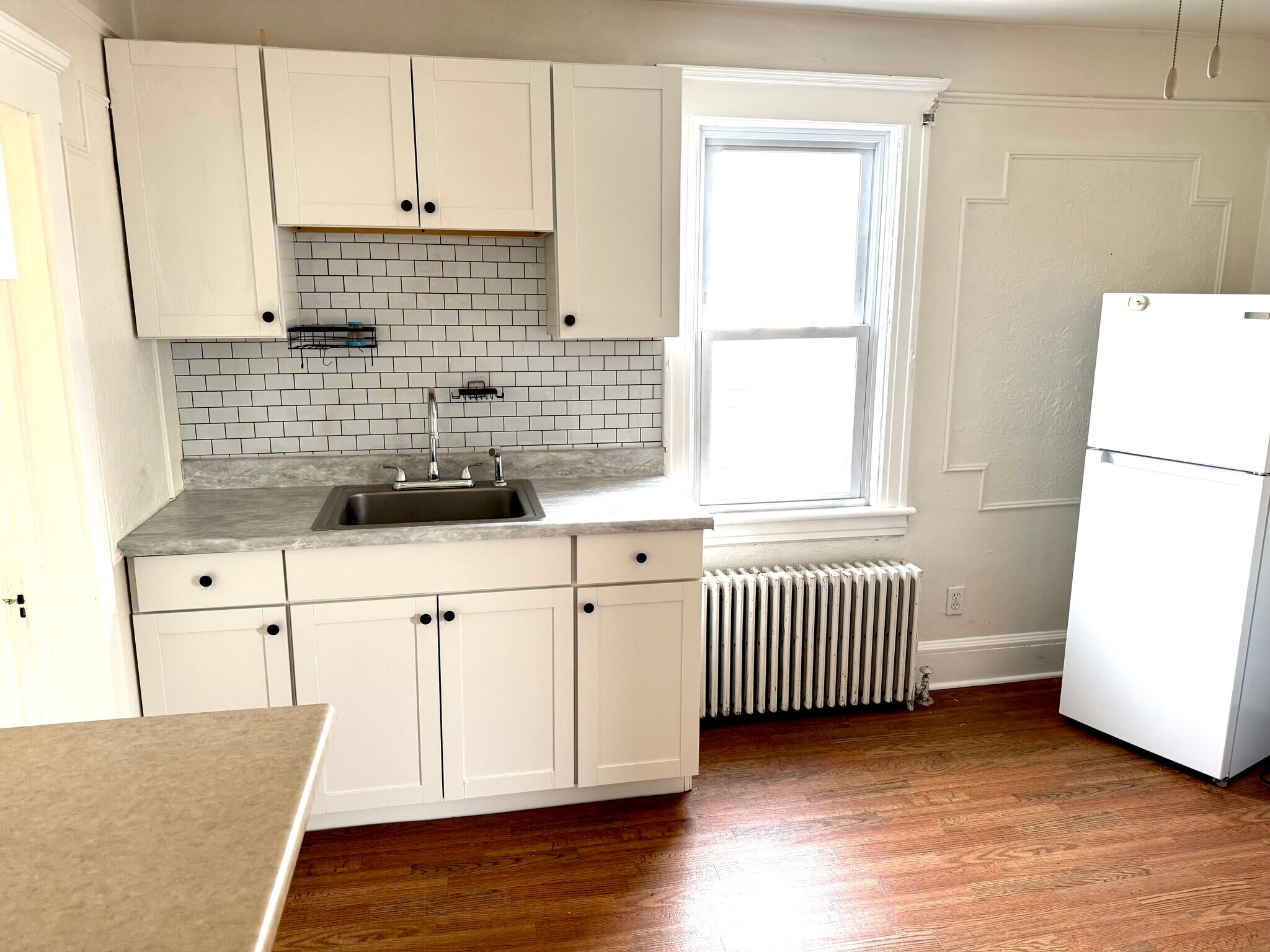 kitchen sink area - 306 W Camplain Rd