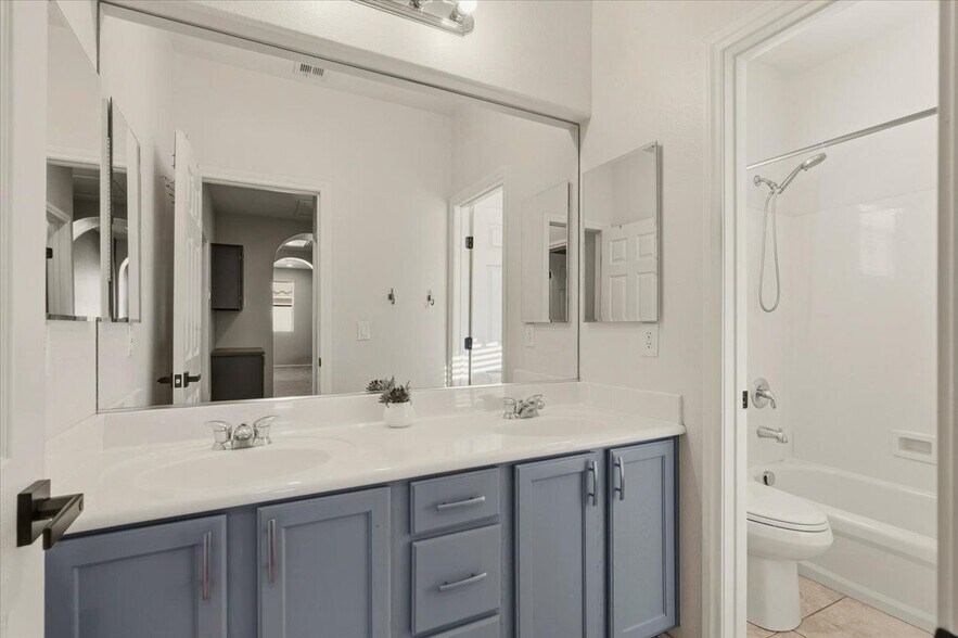Building Photo - 11744 Via Vera Cruz Ct