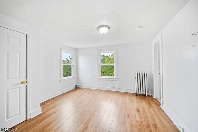 Building Photo - 98 Maple Ave